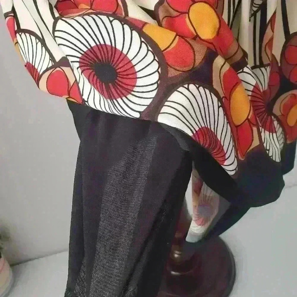 COOSK floral dress  with cream base and black beaded belt and shoulders. Size 2 - Picture 6 of 13